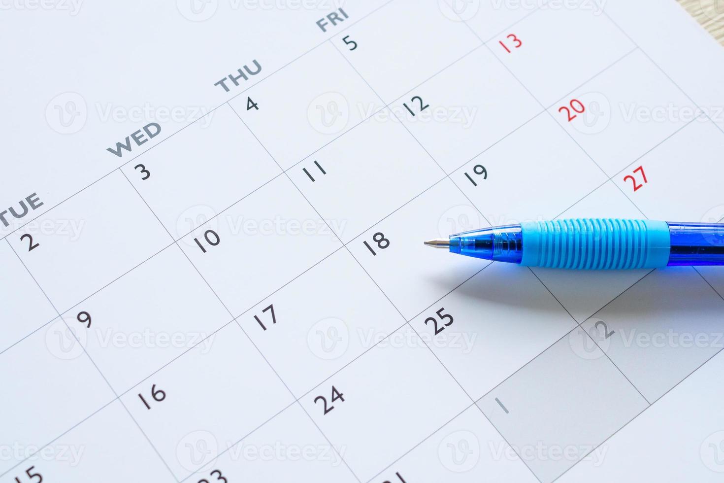 blauer Stift auf Kalenderseite Hintergrund Geschäftsplanung Termin Meeting Konzept foto