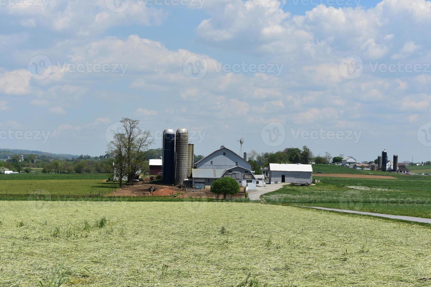 Wunderschönes Ackerland, umgeben von Feldern in Pennsylvania foto