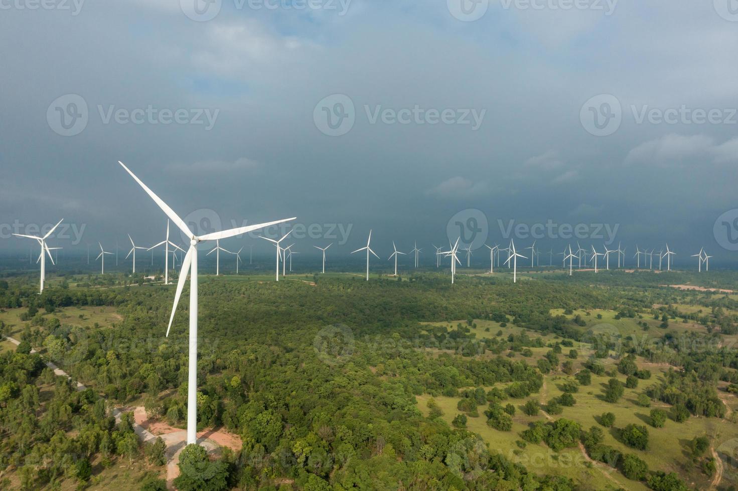 Konzept der erneuerbaren Energiequellen, grüne Energie. innovative Windkraftanlage nachhaltige Stromquelle ist die Erhaltung der globalen Umwelt. Windenergietechnik zur Erhaltung von Ökosystemen. foto