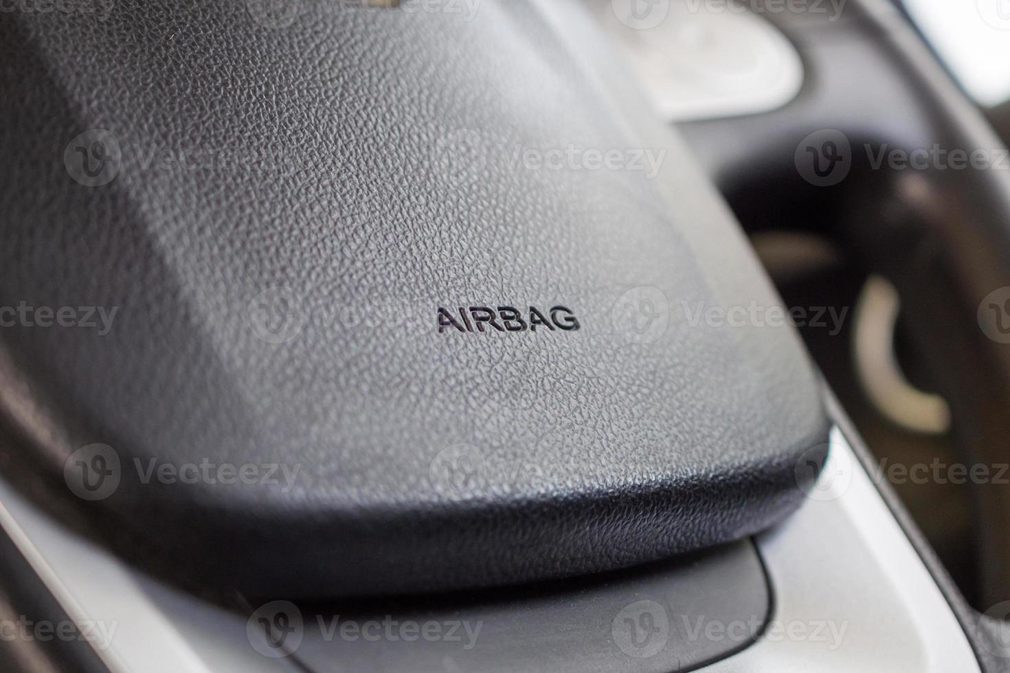 Sicherheits-Airbag-Schild am Autolenkrad foto