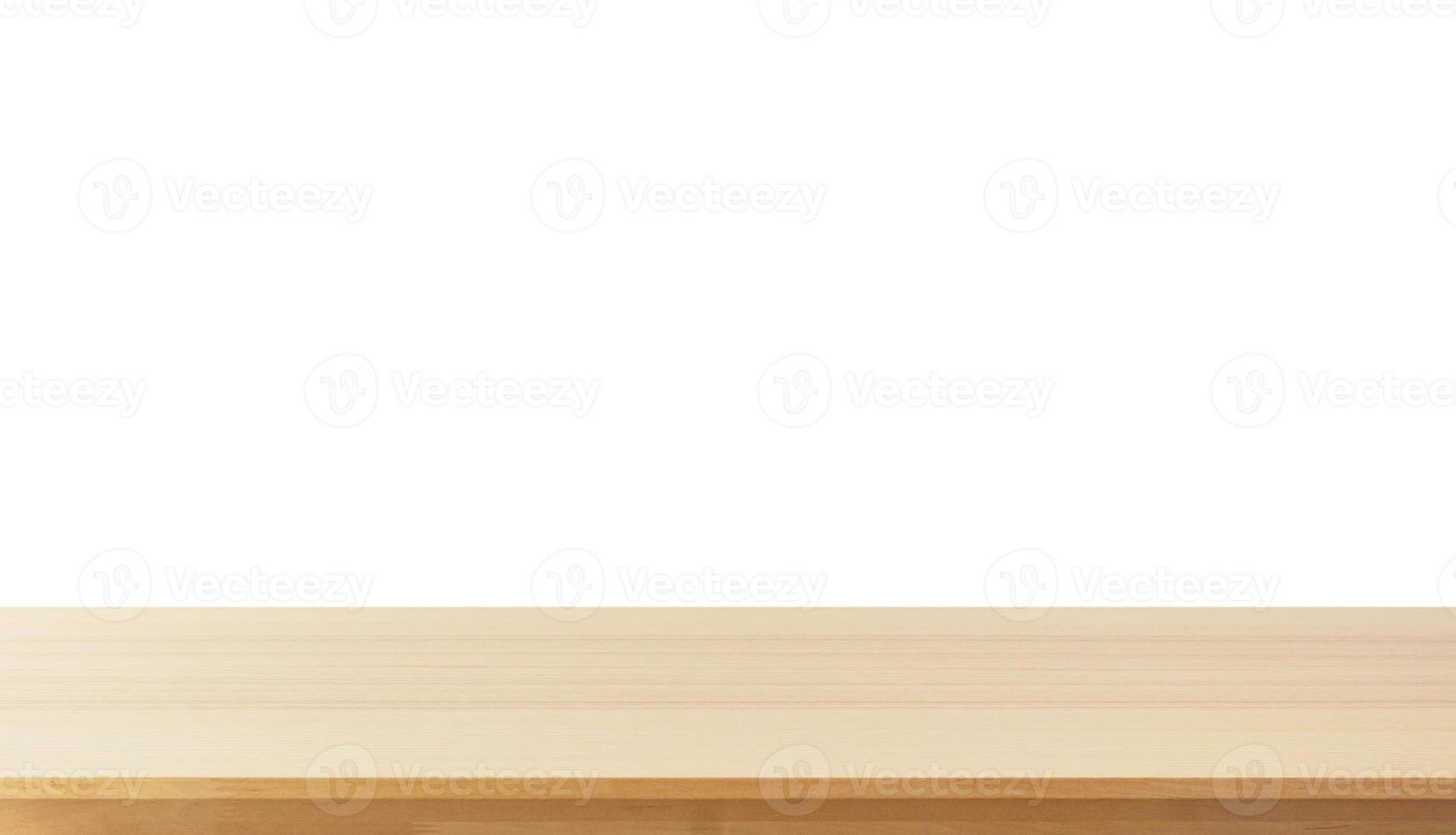 leere helle Holztischplatte isoliert auf weißem Hintergrund foto