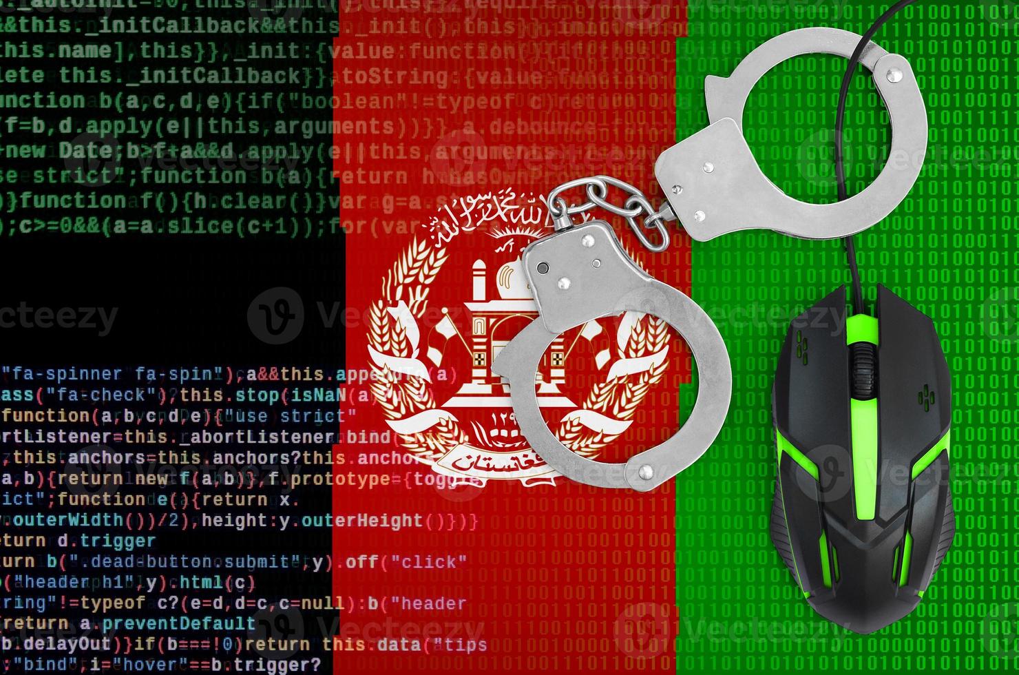 Afghanistan-Flagge und mit Handschellen gefesselte Computermaus. Bekämpfung von Computerkriminalität, Hackern und Piraterie foto