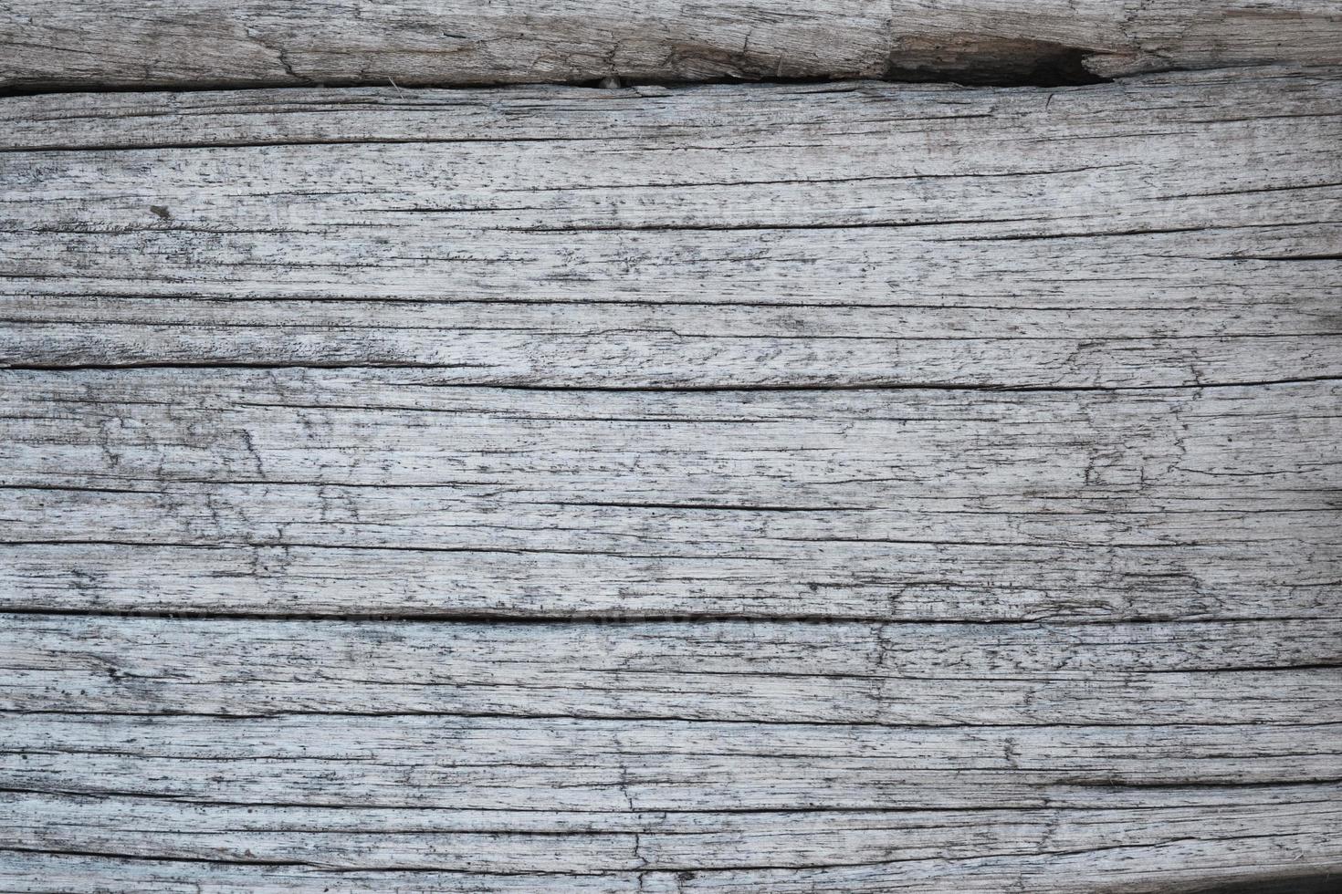 alte holzgraue Wandstruktur, strukturierter grauer Oberflächenhintergrund aus Holz, dunkles, trockenes Baumbrett, verwitterte Grunge-Platte, verfallenes Holz im Retro-Stil, Vintage und veraltet, Kopierraum. foto