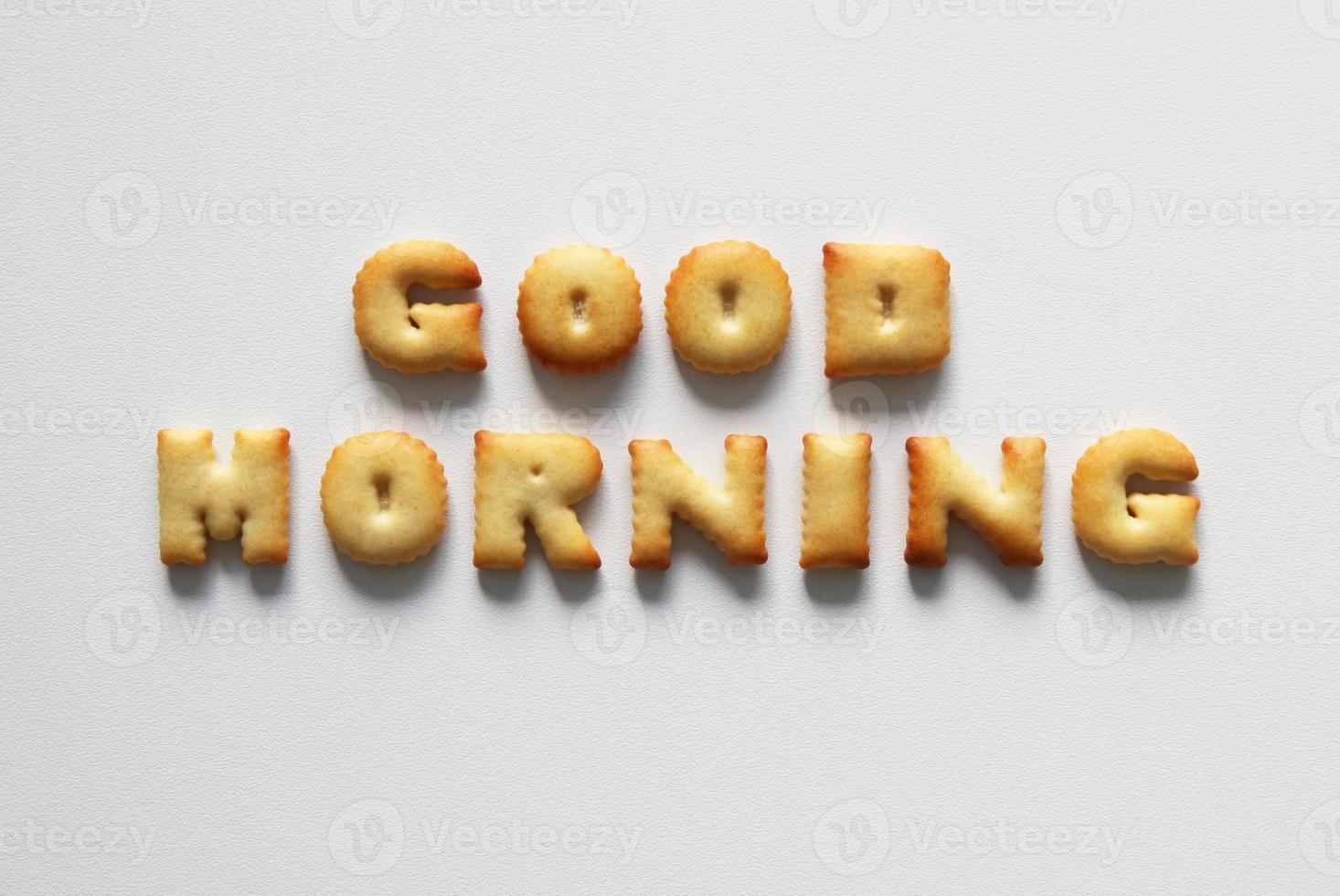 eine Inschrift von den Cookies auf dem weißen Hintergrund. Text - Guten Morgen. foto