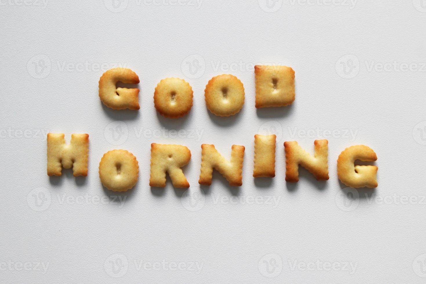 eine Inschrift von den Cookies auf dem weißen Hintergrund. Text - Guten Morgen. foto