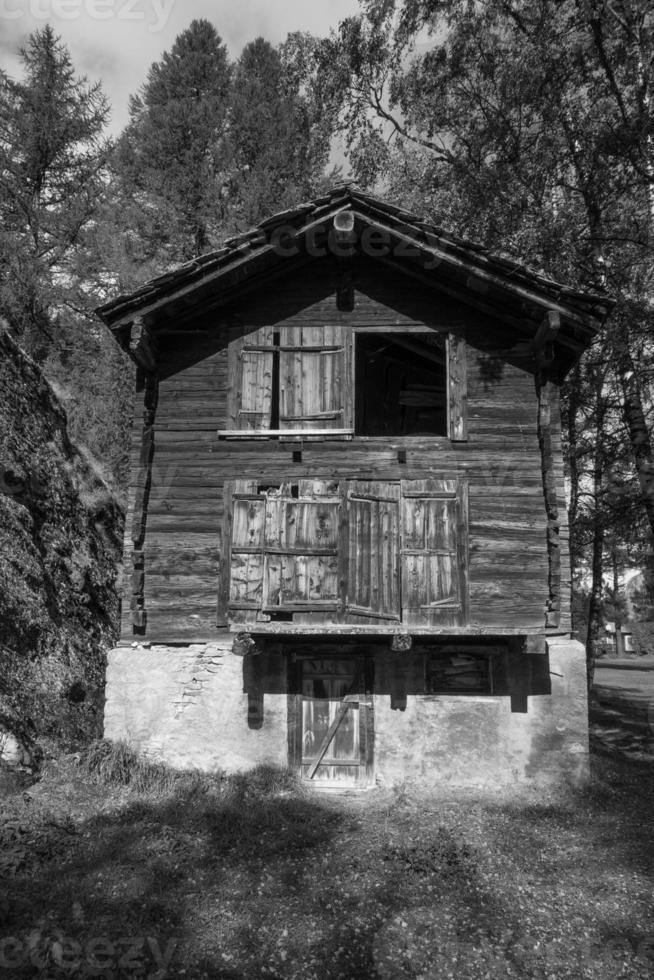 Wandern in den Schweizer Alpen foto