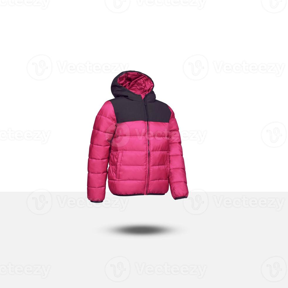 winterjacken, hoodies, wanderjacken und verschneite winterkleidung. wurm winter hoodie jacke isoliert auf hintergrund mit beschneidungspfad foto