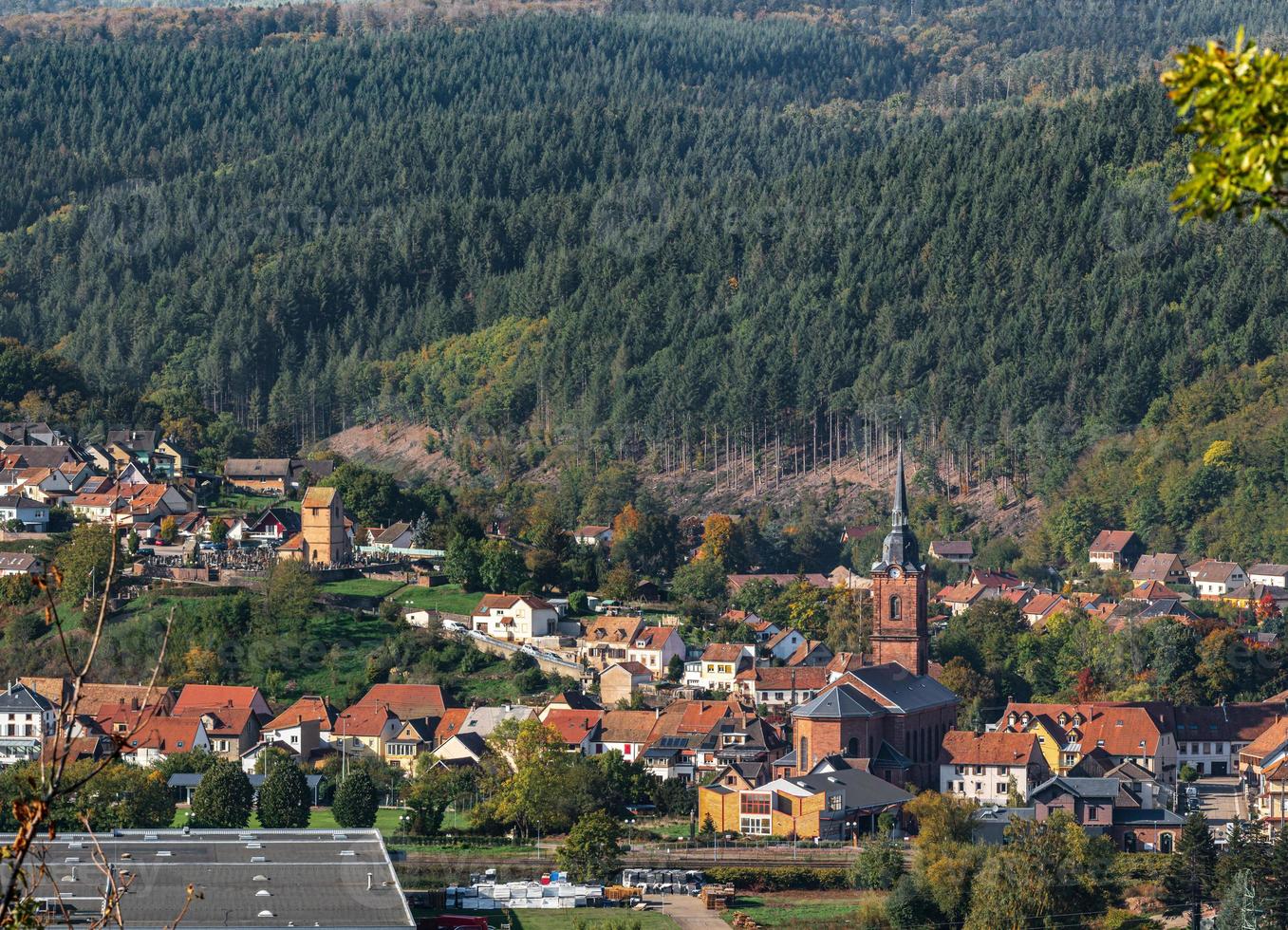 schöne aussicht auf die bunten vogesen im herbst foto