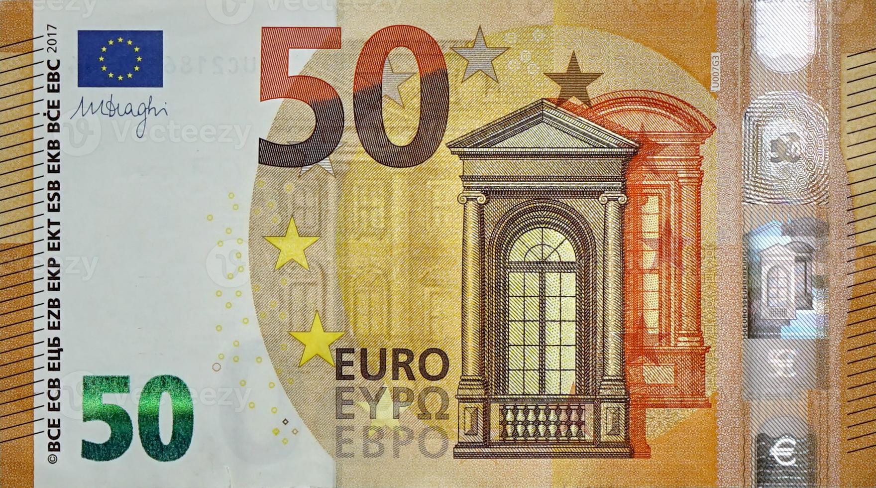 Fragmentteil einer 50-Euro-Banknote, Nahaufnahme mit kleinen braunen Details foto