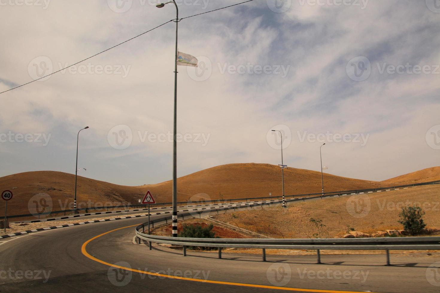 ein blick auf die judäische wüste in israel foto