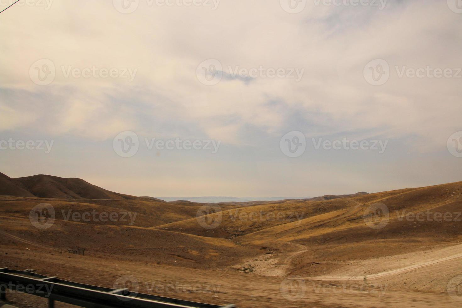 ein blick auf die judäische wüste in israel foto