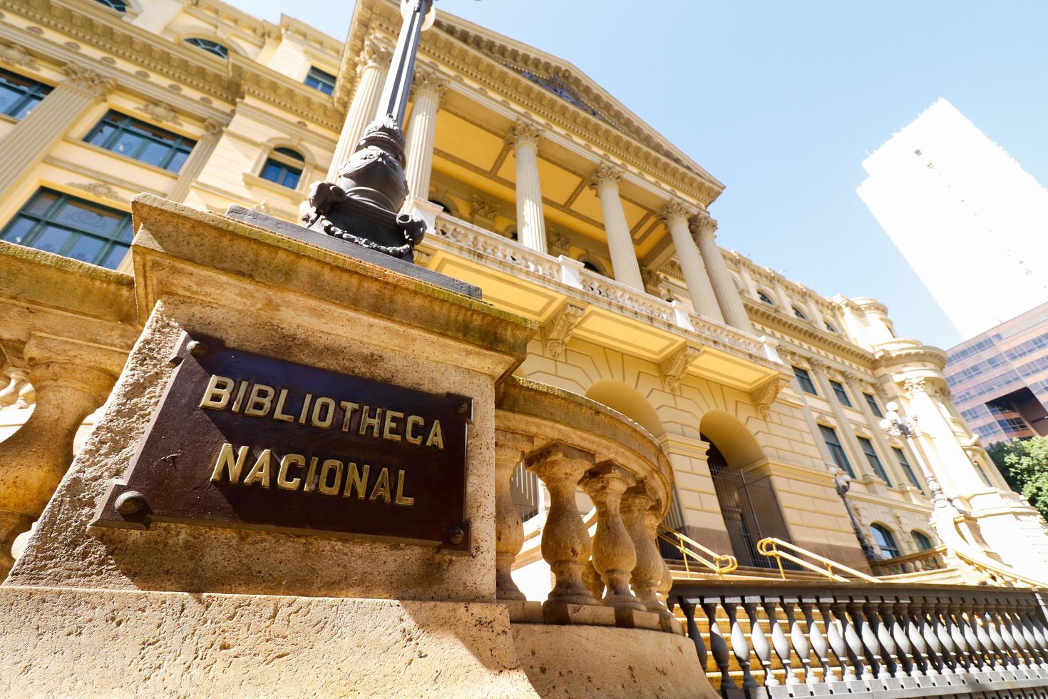 rio de janeiro, rj, 2022 - fassade der nationalbibliothek von brasilien, der größten bibliothek in lateinamerika und der siebtgrößten der welt foto