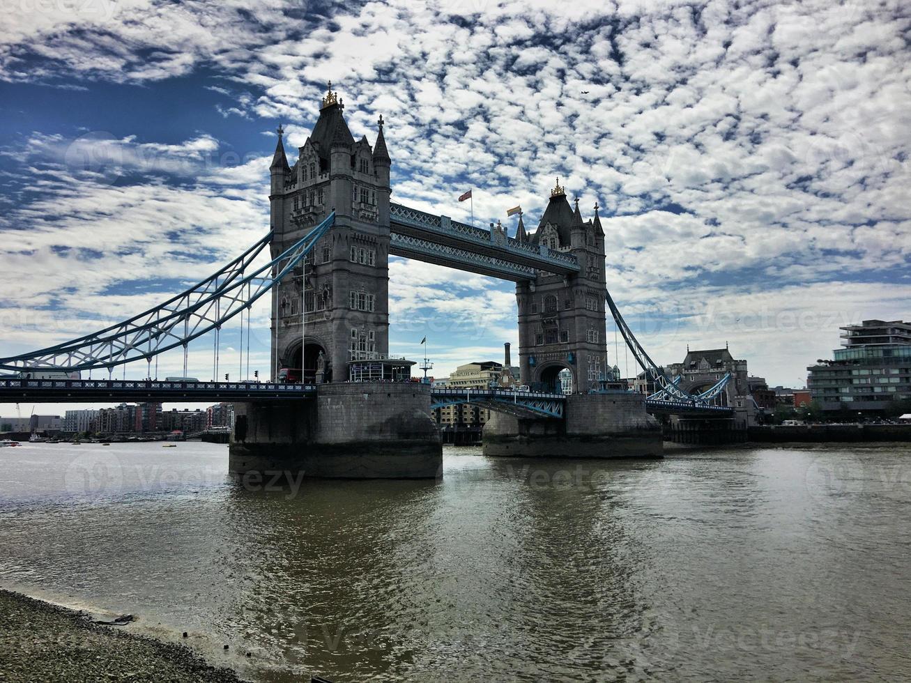 Blick auf die Tower Bridge in London foto