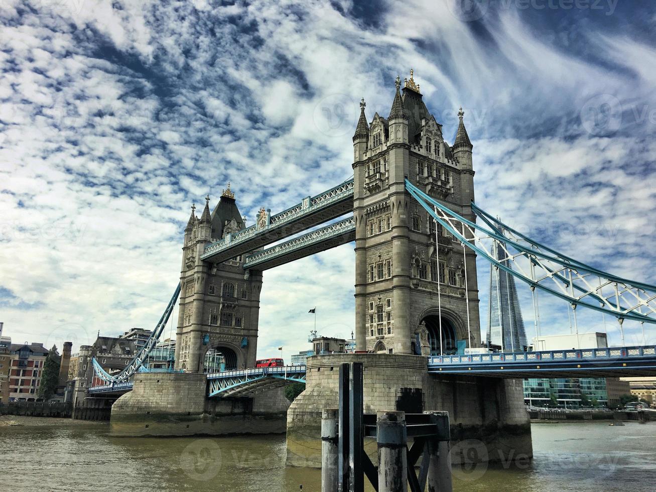 Blick auf die Tower Bridge in London foto