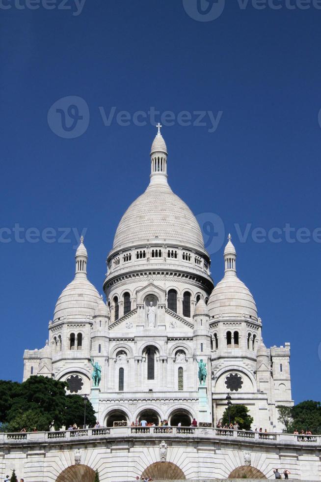 ein panoramablick auf paris in der sommersonne foto