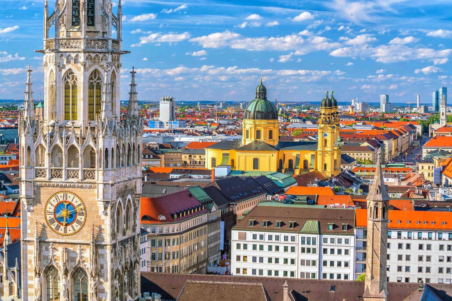 Münchner Skyline tagsüber foto