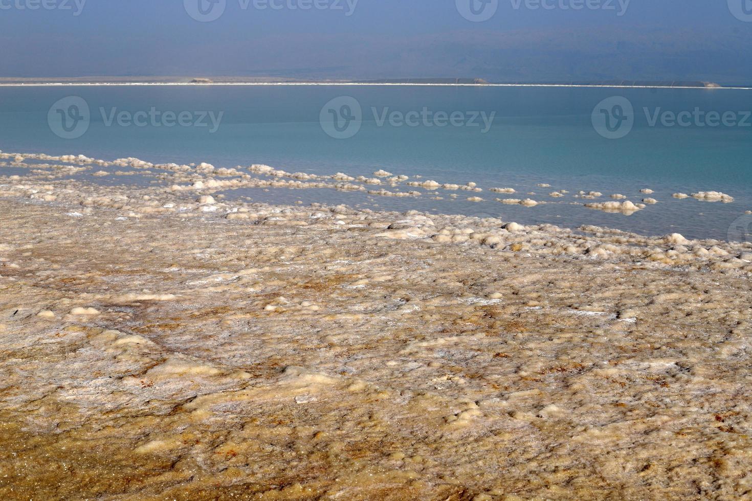 Natur und Landschaften des toten Salzmeeres. foto