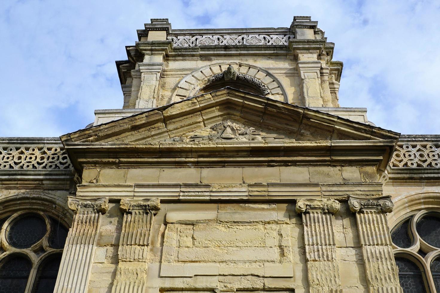 Fassade einer katholischen Kirche foto