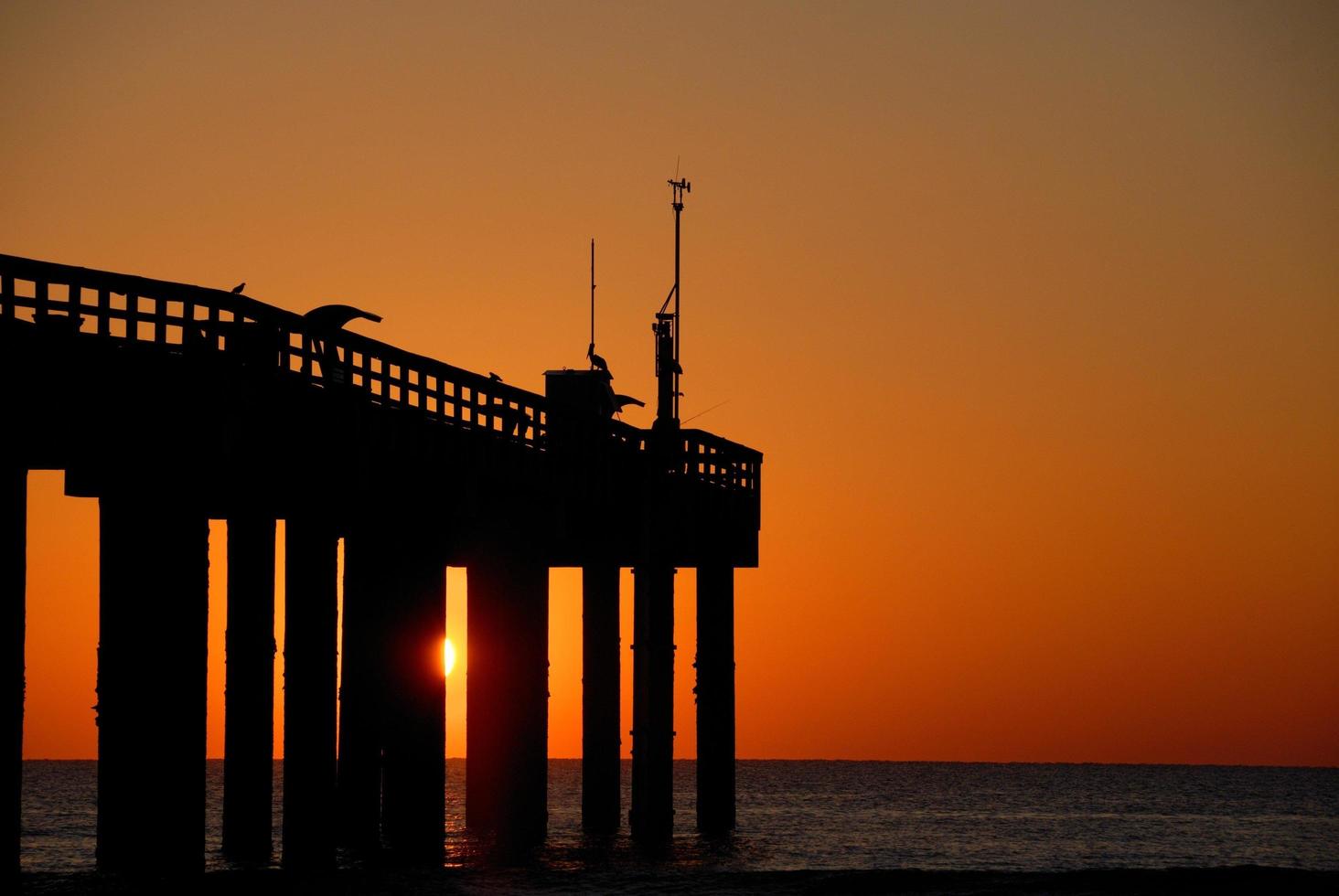 Angelpier bei Sonnenaufgang foto