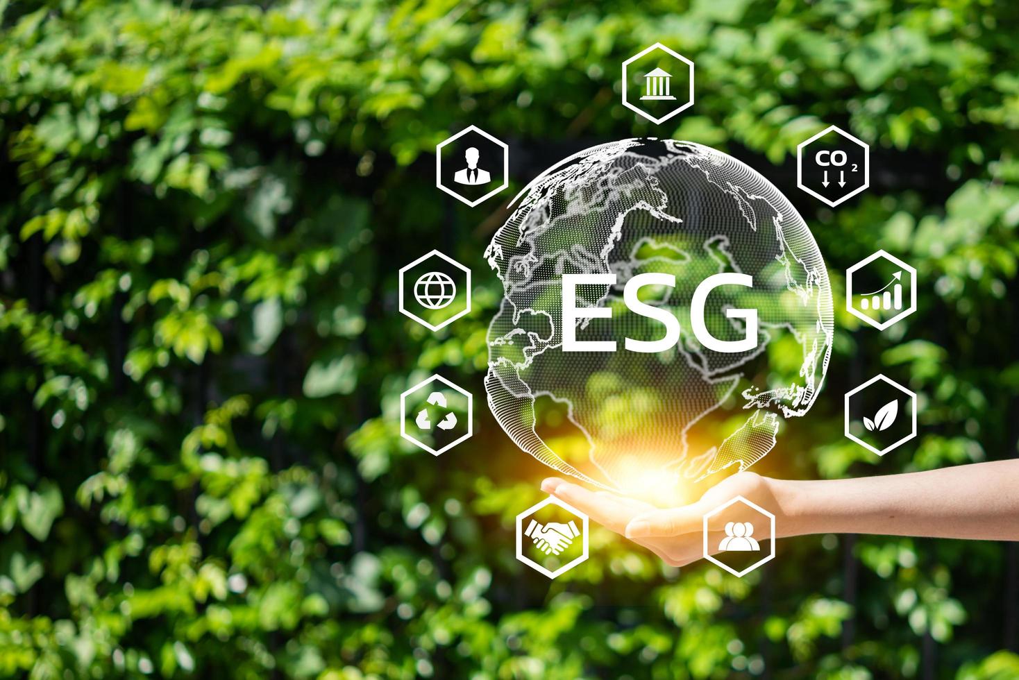 Organisationen oder Unternehmen entwickeln einen virtuellen Bildschirm für Kohlenstoffkreditgeschäfte. CO2-Emissionen reduzieren. nachhaltige Geschäftsentwicklung concept.esg Umwelt, Soziales und Governance. foto