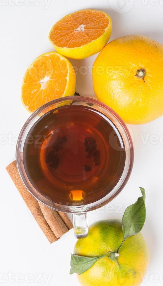 Tee mit natürlichem Vitamin und Zimt foto