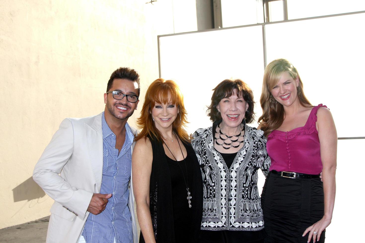 los angeles - 20. mai - jai rodriguez, reba mcentire, lily tomlin, sara rue kommen am 20. mai 2012 in burbank, ca foto