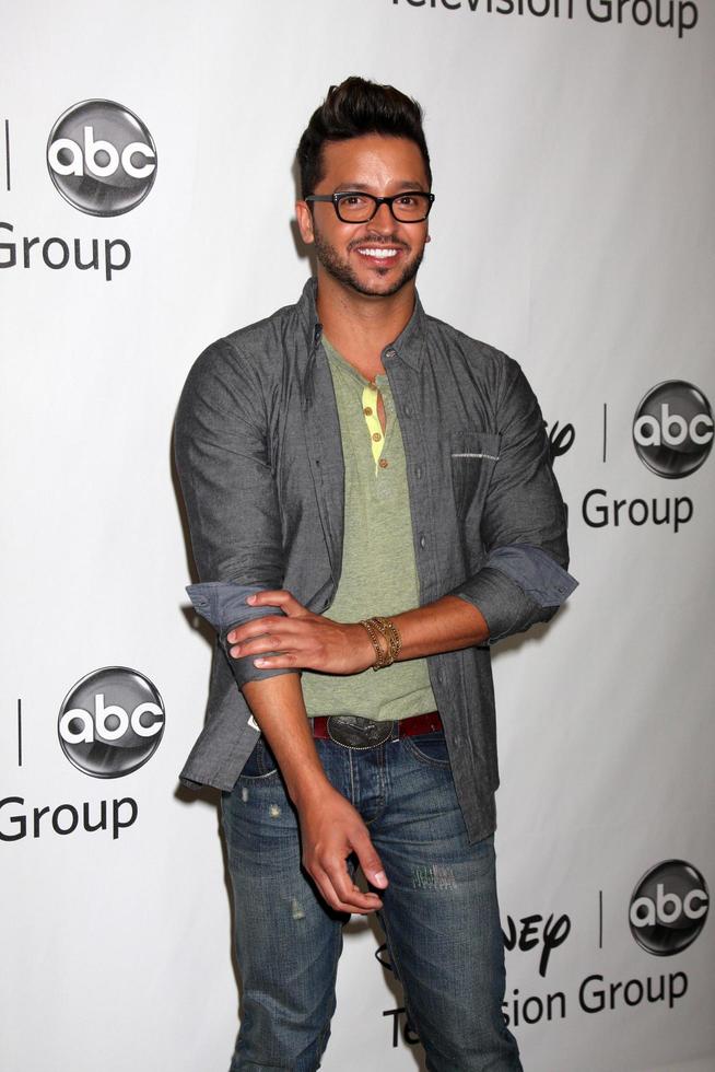 los angeles - 27. juli - jai rodriguez kommt am 27. juli 2012 zur abc tca party sommer 2012 im beverly hilton hotel in beverly hills, ca foto