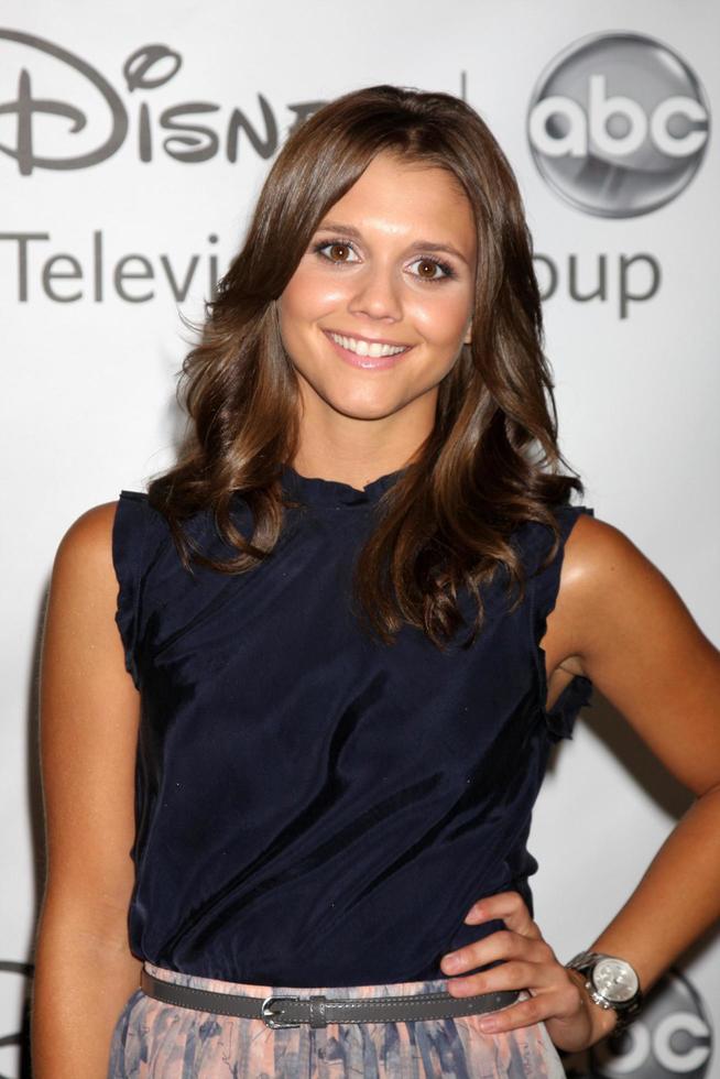 los angeles - 7. aug - alexandra chando bei der sommerpressetour der disney abc fernsehgruppe im beverly hilton hotel am 7. august 2011 in beverly hills, ca foto