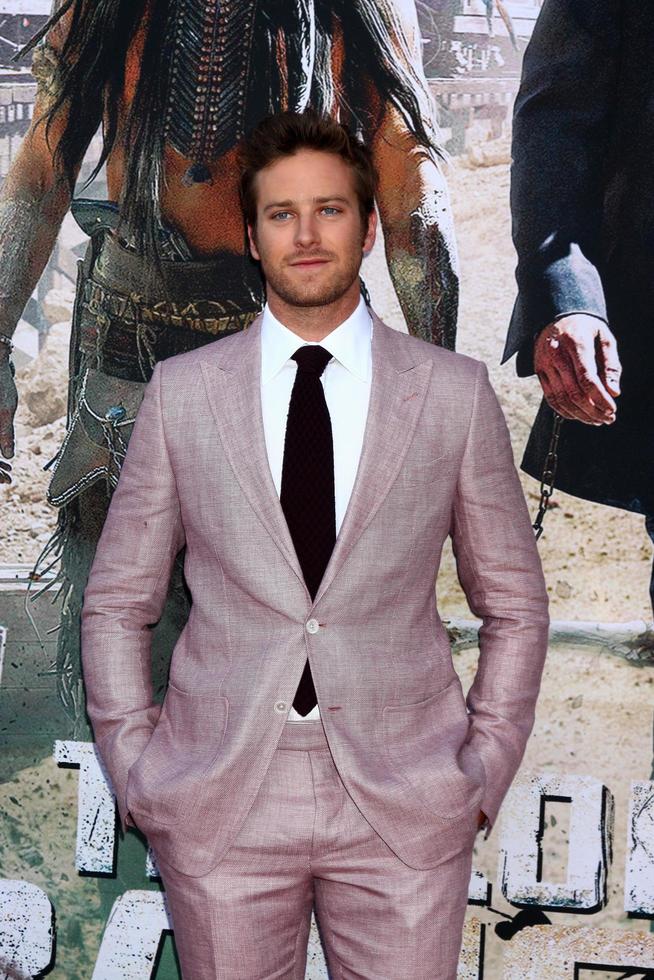 los angeles - 22. juni - armie hammer bei der weltpremiere des lone ranger im disney s california adventure am 22. juni 2013 in anaheim, ca foto