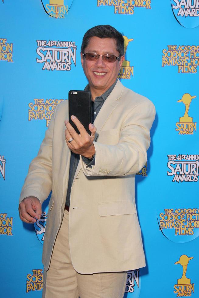 los angeles - 25. juni - dean devlin bei den 41. jährlichen saturn awards ankünften bei the castaways am 25. juni 2015 in burbank, ca foto