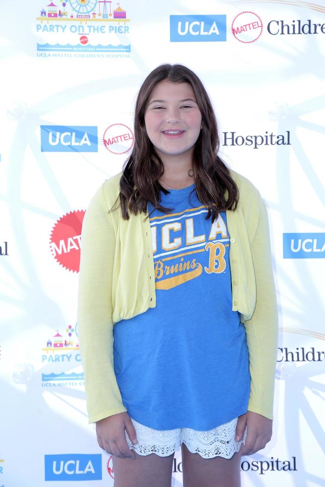 los angeles - nov 18 - mackenzie hancsicsak bei der ucla kinderkrankenhausparty auf dem pier am santa monica pier am 18. november 2018 in santa monica, ca foto