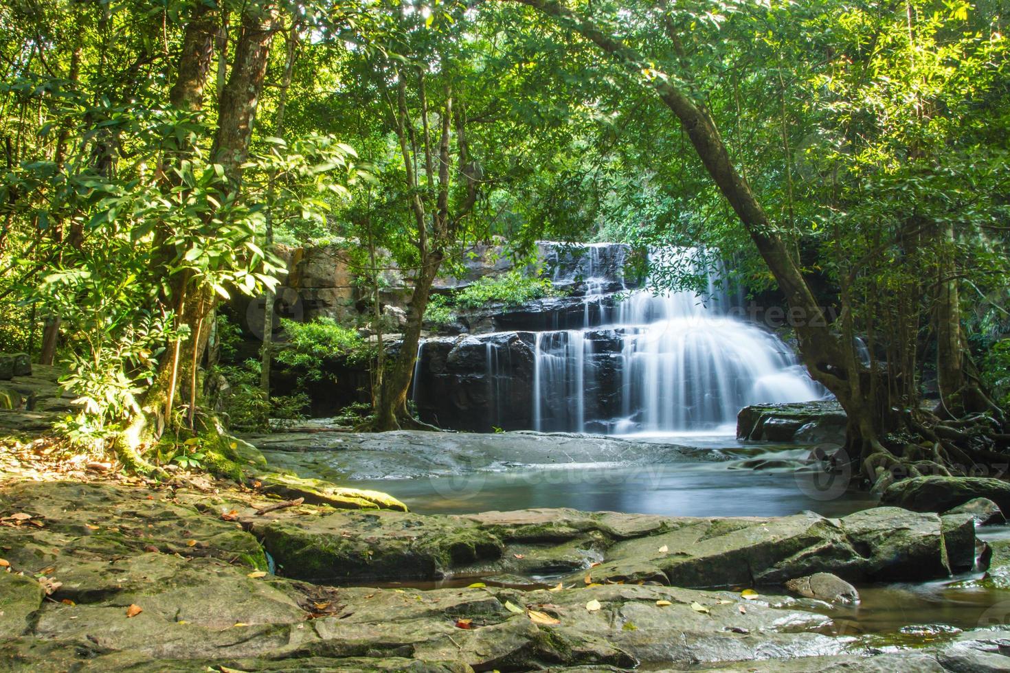 Wasserfall in Thailand (Pang Si Da Wasserfall National Park) foto