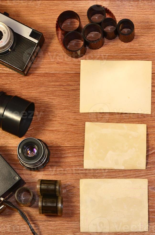 Stillleben mit alter Fotoausrüstung foto