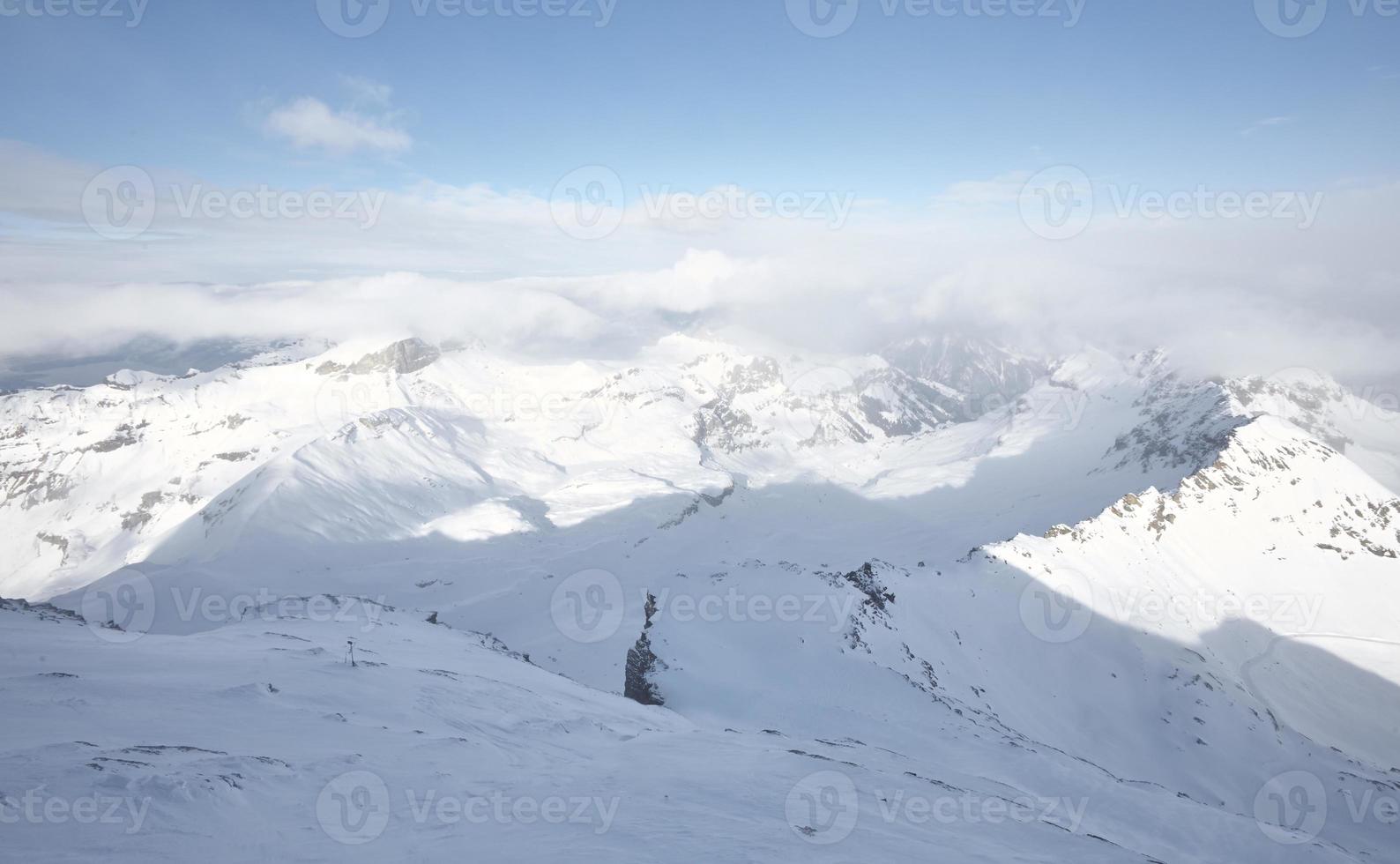 schneebedeckter Berg foto