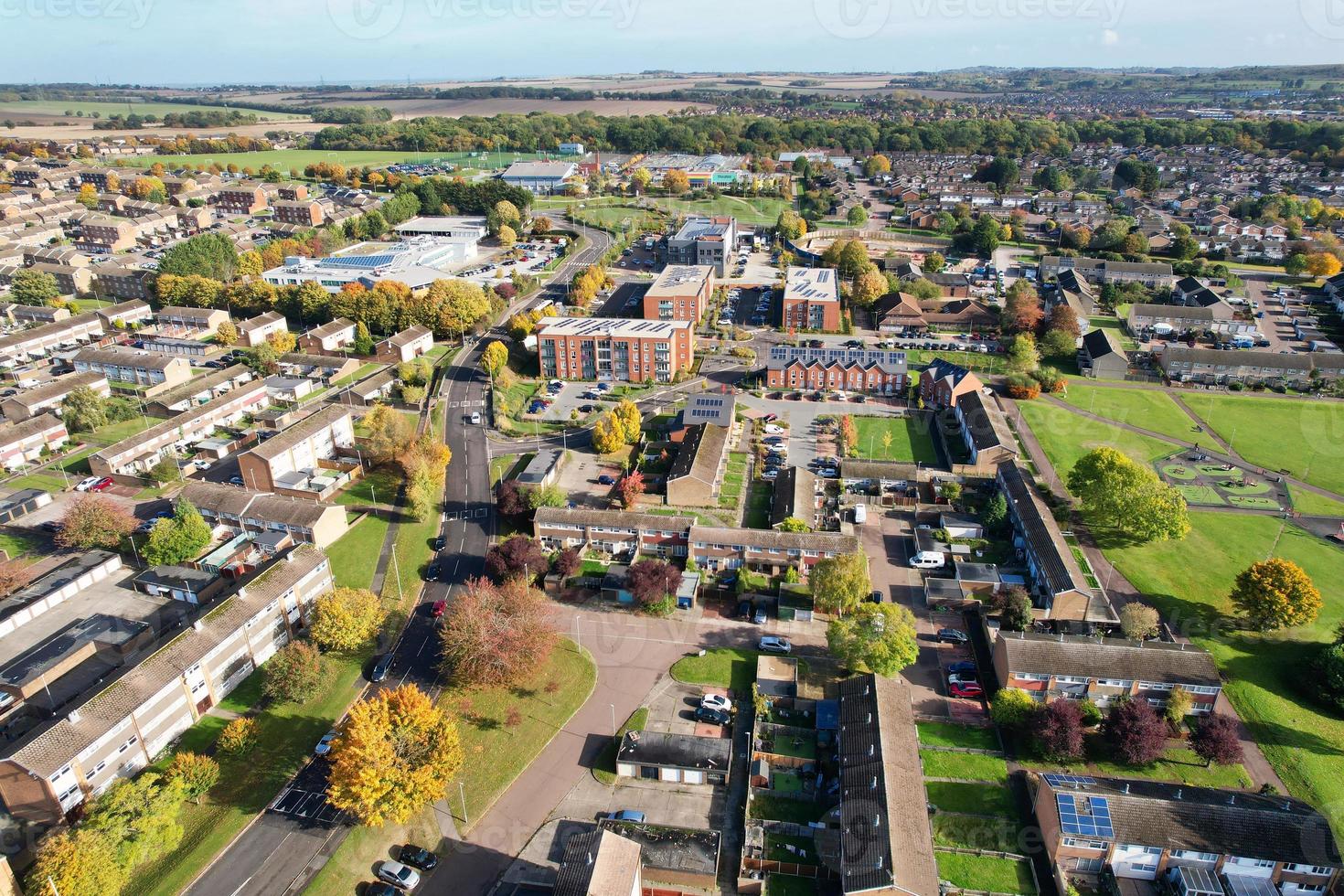 Wunderschöne Luftaufnahme der britischen Stadt, Aufnahmen aus dem hohen Winkel der Drohne foto