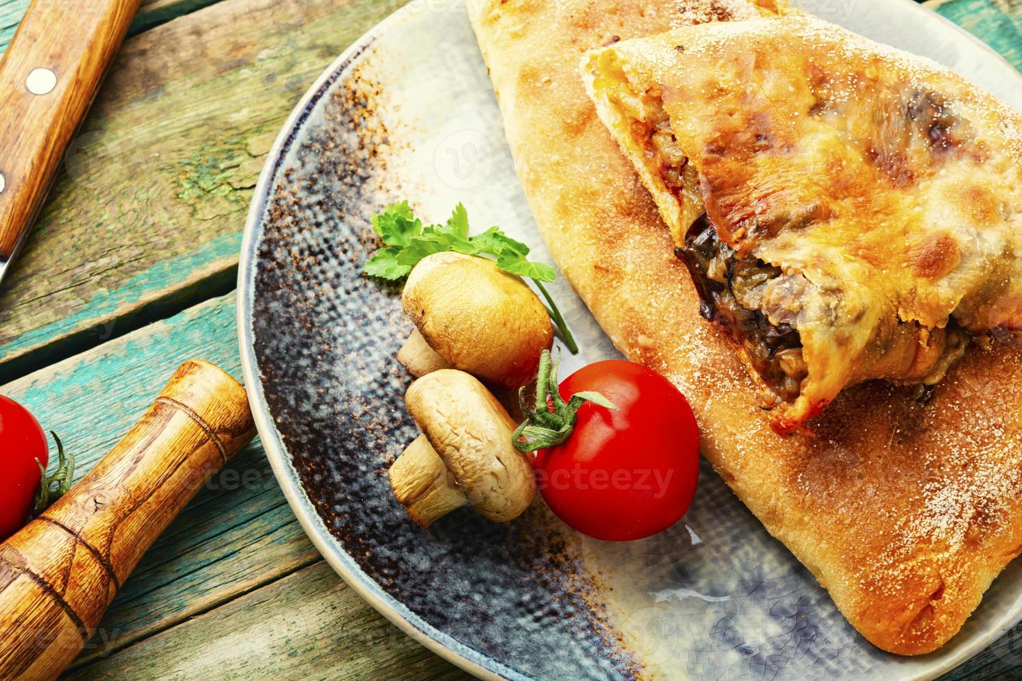 Calzone - italienischer Kuchen, Pizza foto