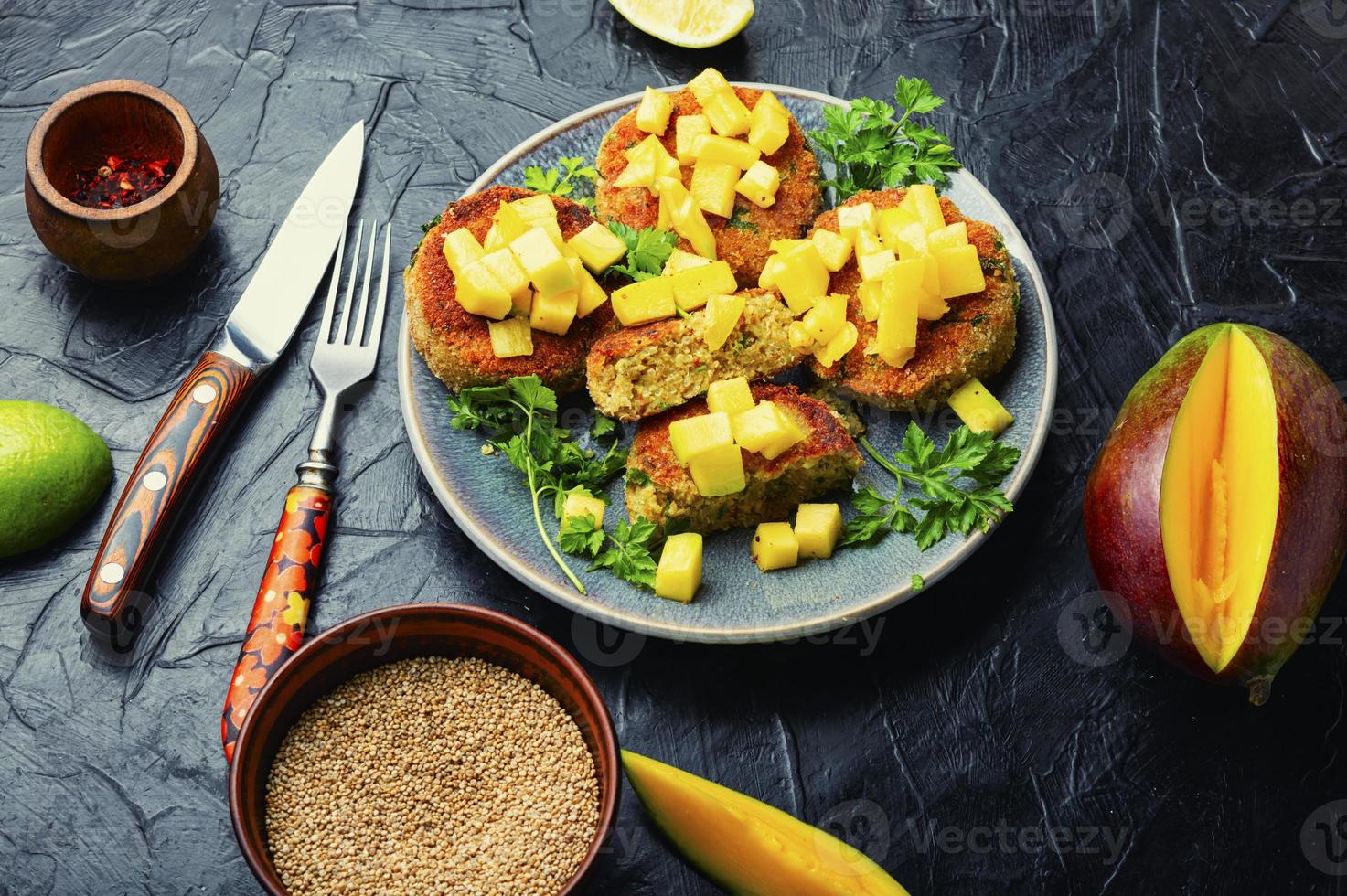 vegane Quinoa-Schnitzel foto