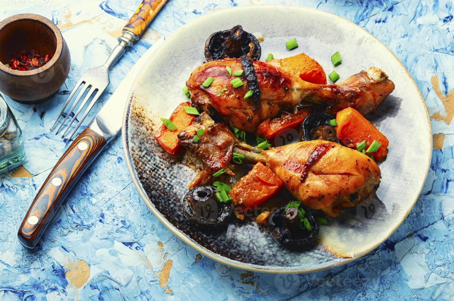 gegrillte hähnchenschenkel mit kürbis foto