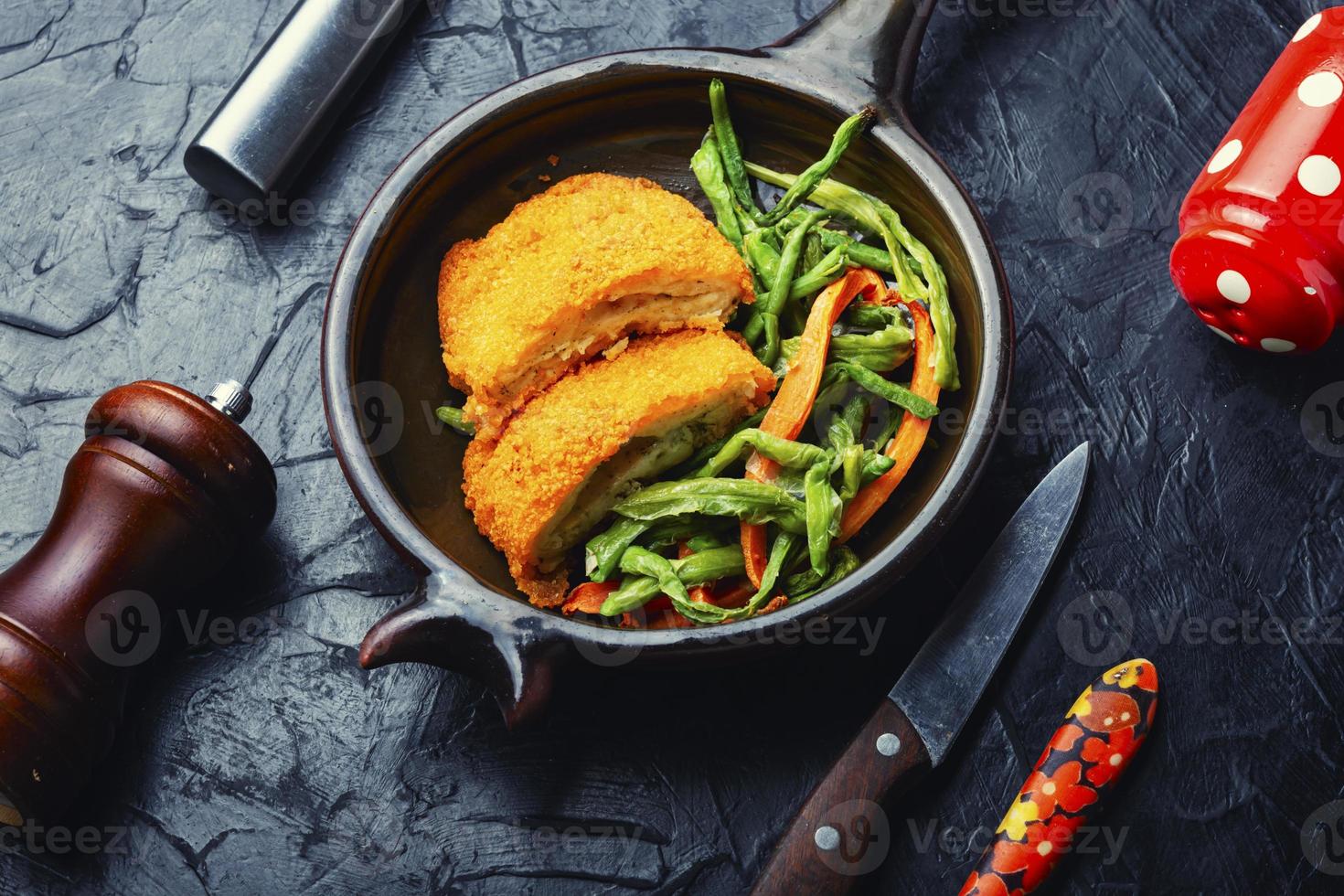 Brathähnchen Kiewer Schnitzel foto