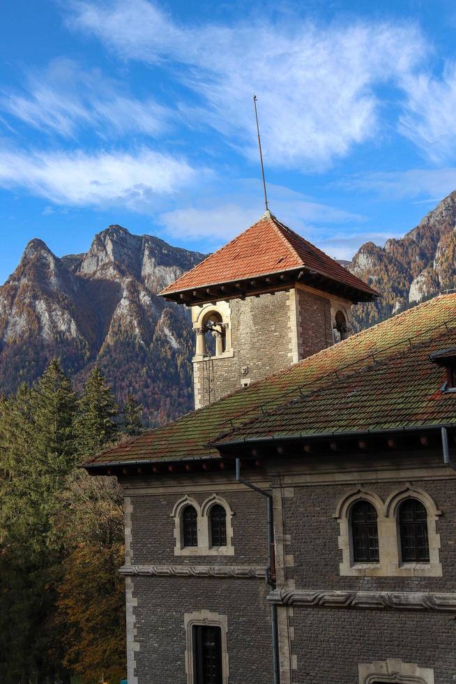 der Sims der Burg Cantacuzino von Busteni, Rumänien foto