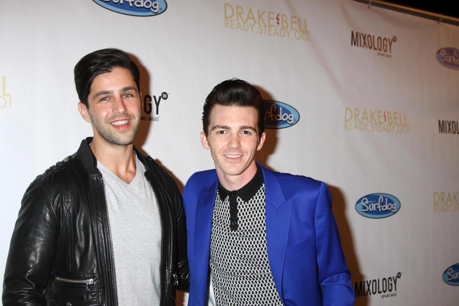 los angeles, 17. april - josh peck, drake bell bei der release-party des drake bell-albums für fertig, fertig, los bei mixology am 17. april 2014 in los angeles, ca foto