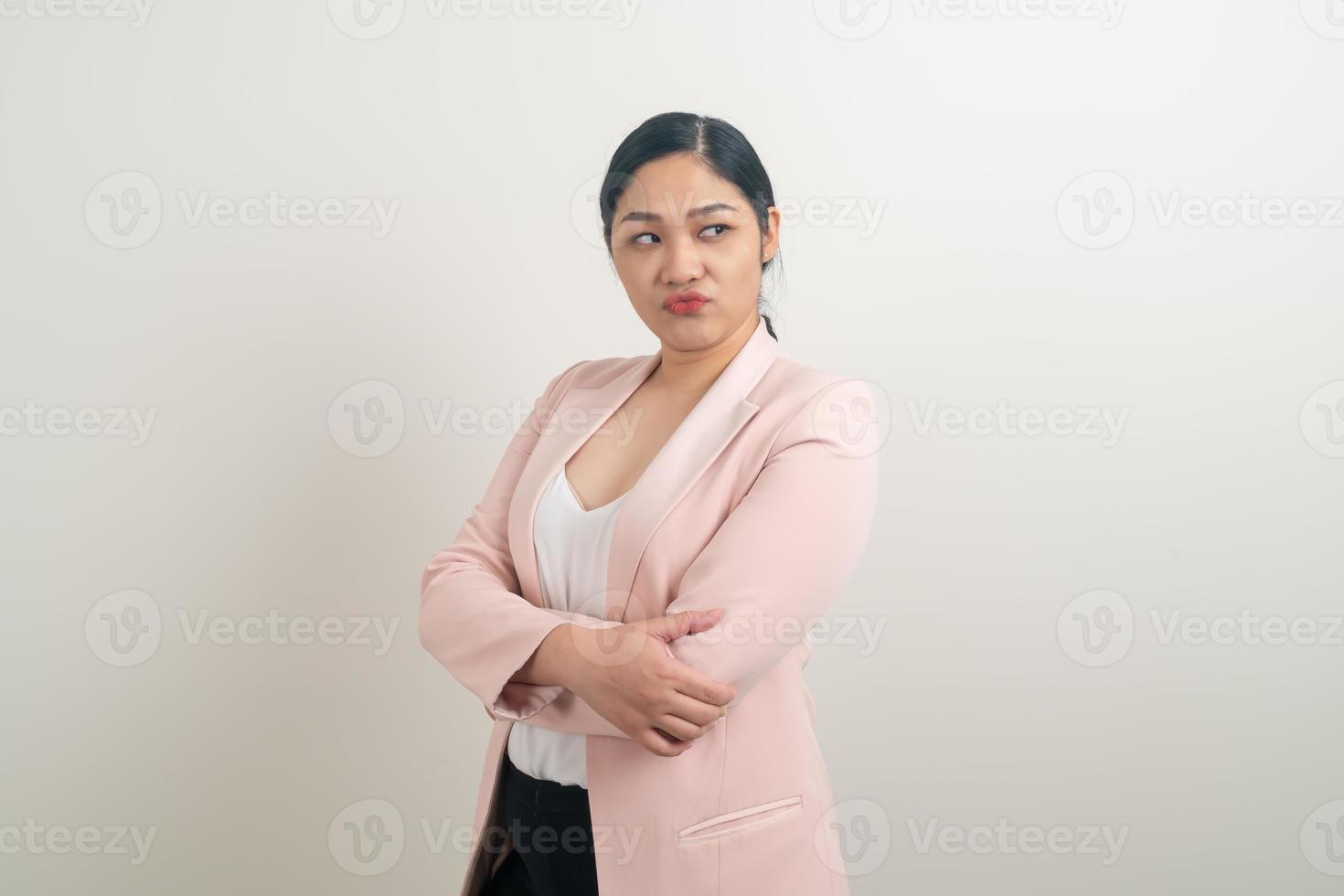 junge Asiatin mit schmollendem Gesicht foto