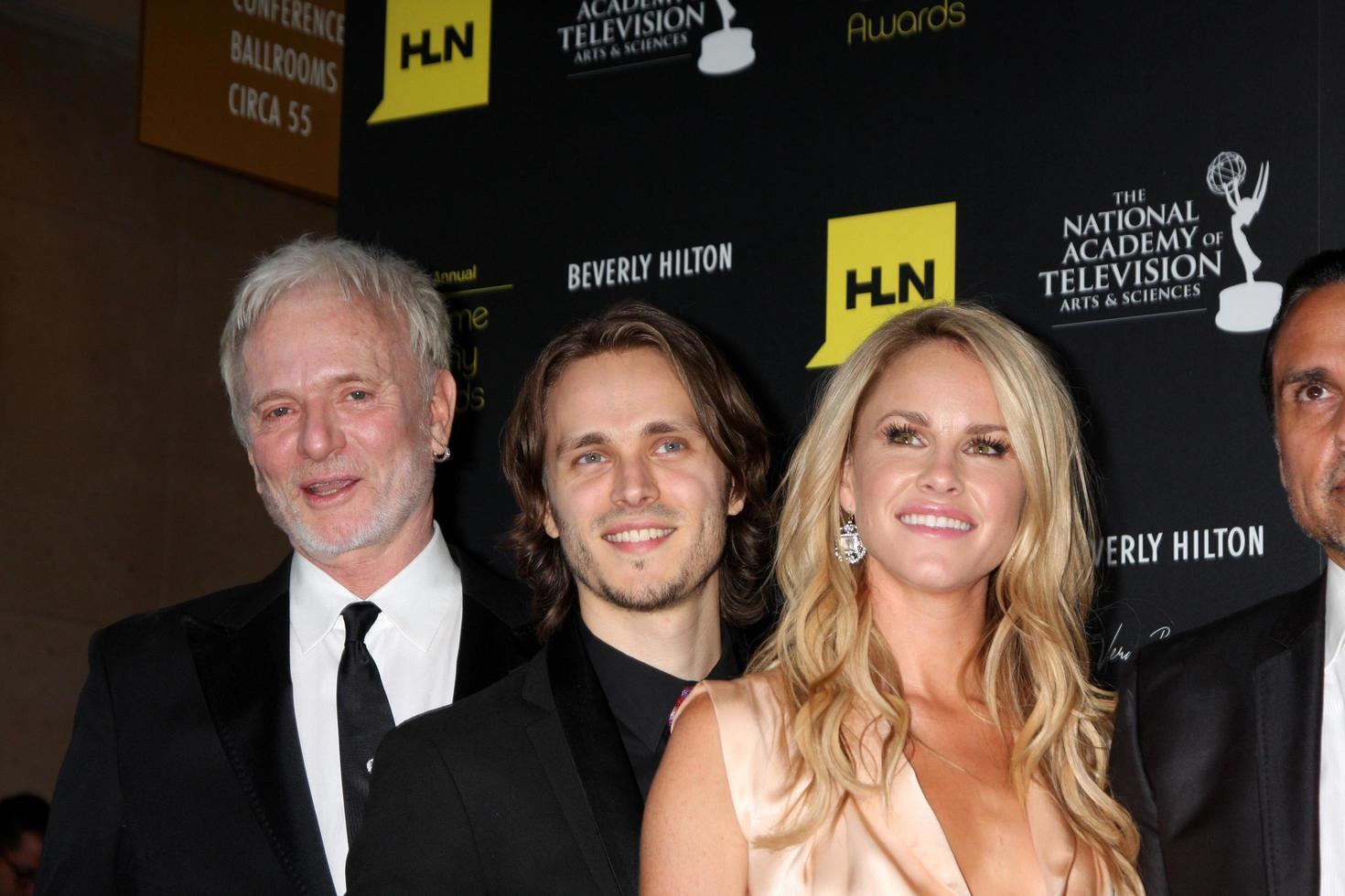 los angeles, 23. juni - anthony geary, jonathan jackson, gh guckt im presseraum der daytime emmy awards 2012 im beverly hilton hotel am 23. juni 2012 in beverly hills, ca foto