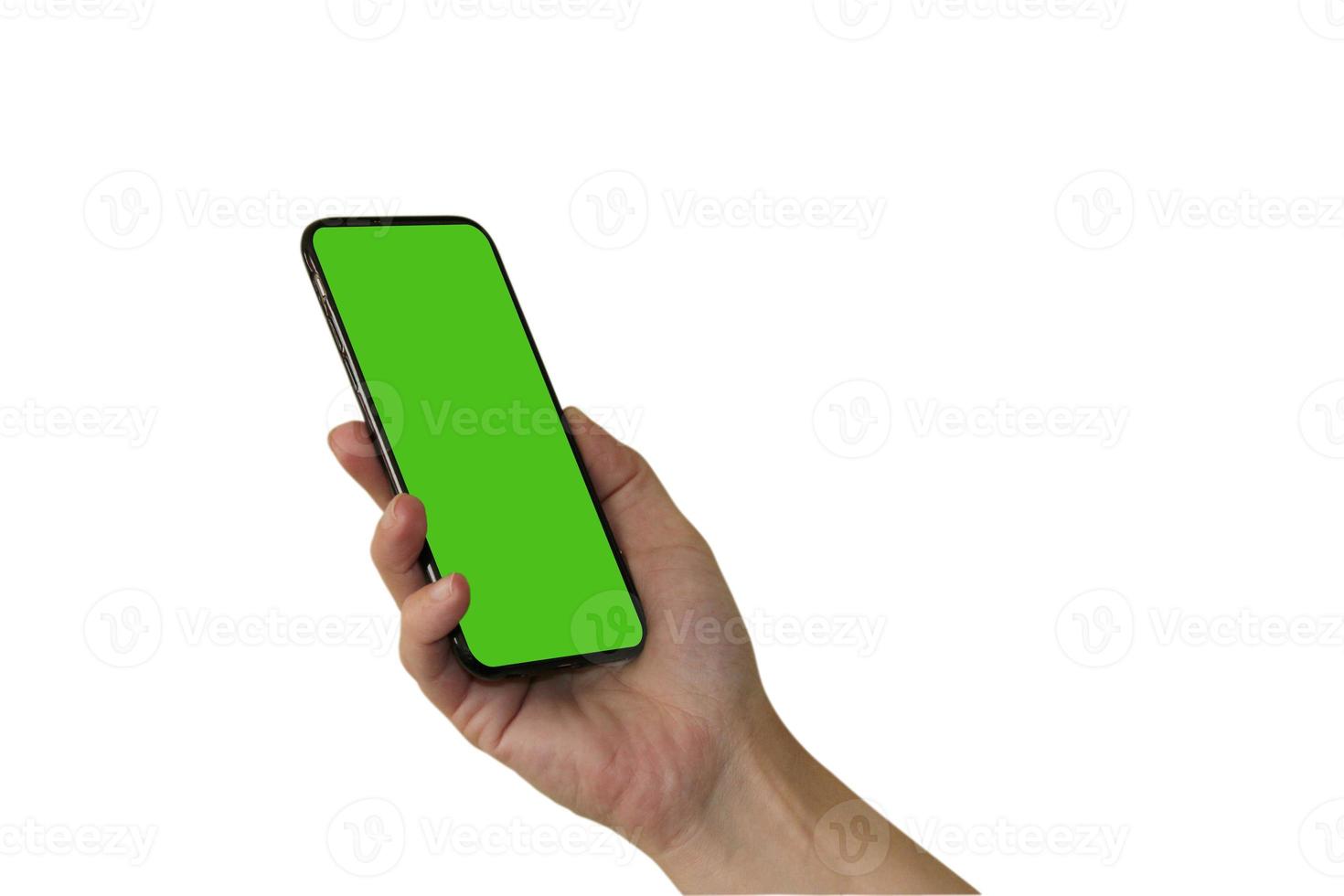 Die Hand einer Frau hält ein Smartphone mit grünem Bildschirm. isoliertes Objekt auf weißem Hintergrund. Vorlage für das Design. mocap. foto