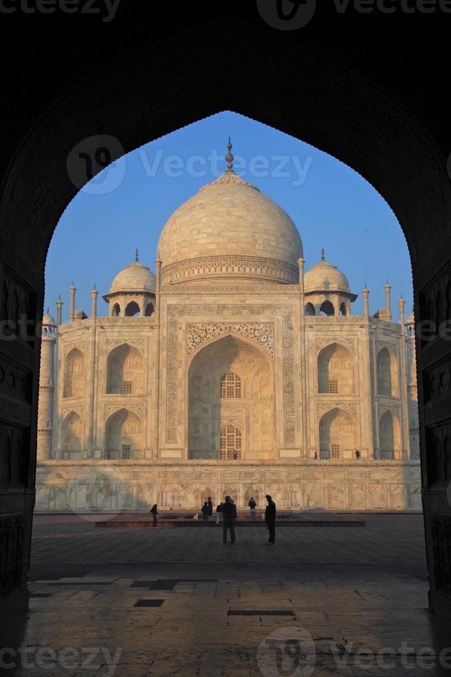 Taj Mahal durch eine Tür foto