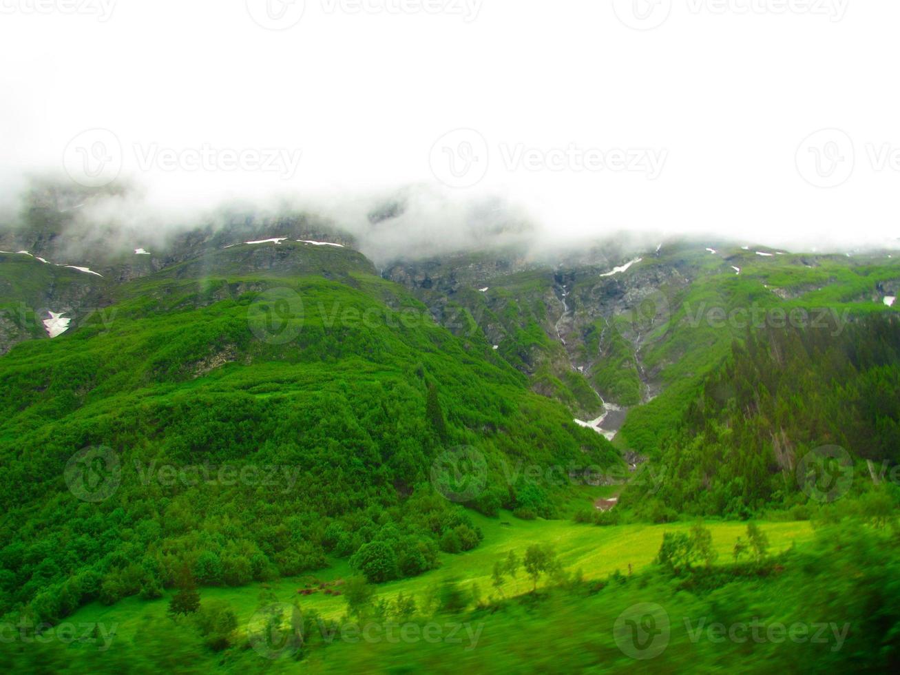 Luftbild der europäischen Alpen foto