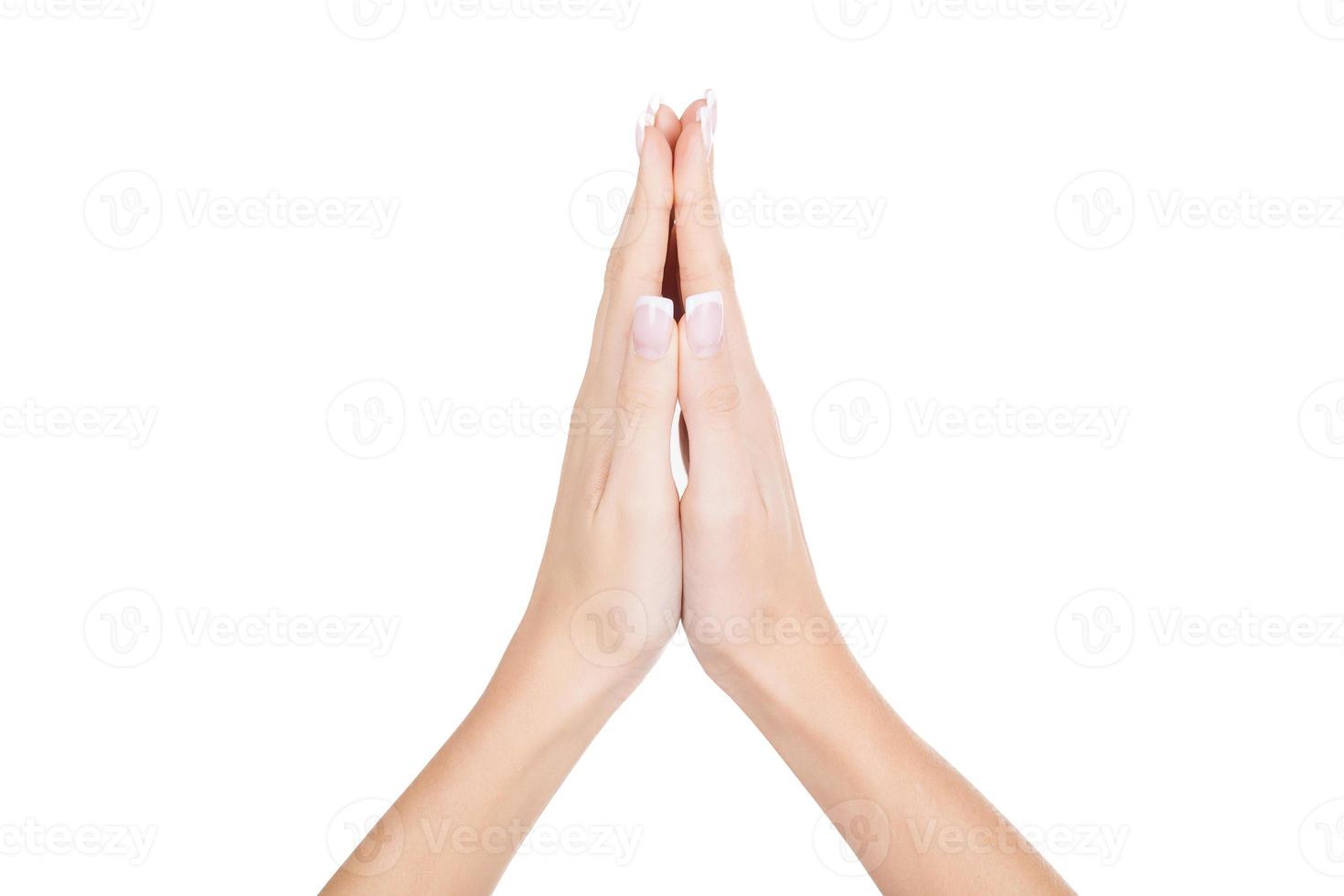 Hände Gesten. Nahaufnahme der weiblichen Hände, die gestikulieren, während sie auf weißem Hintergrund isoliert sind foto