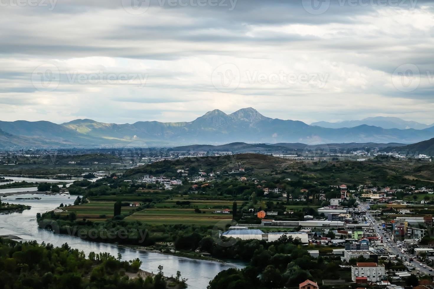 dramatische landschaft von shkoder albanien foto