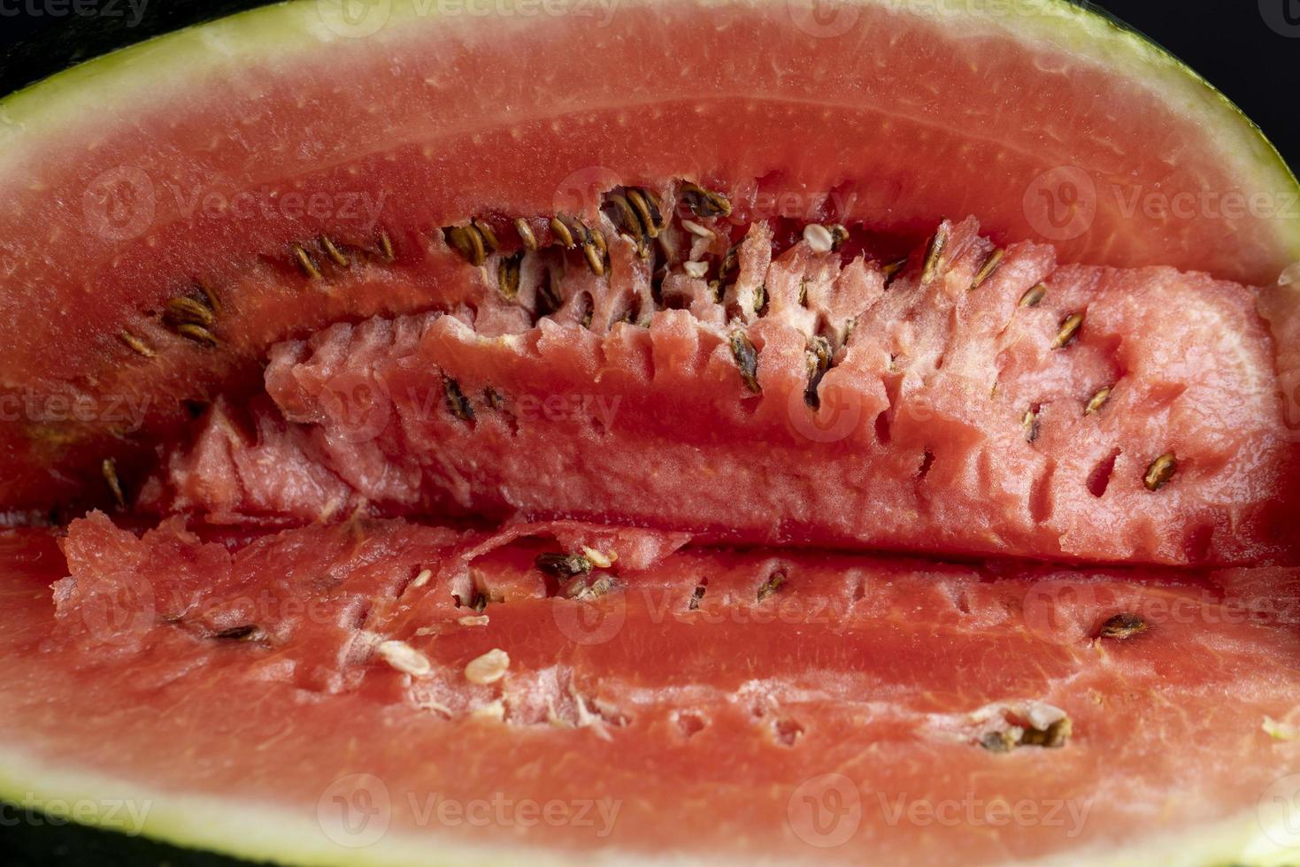 Unreife Wassermelone rosa mit schwarzen Samen foto