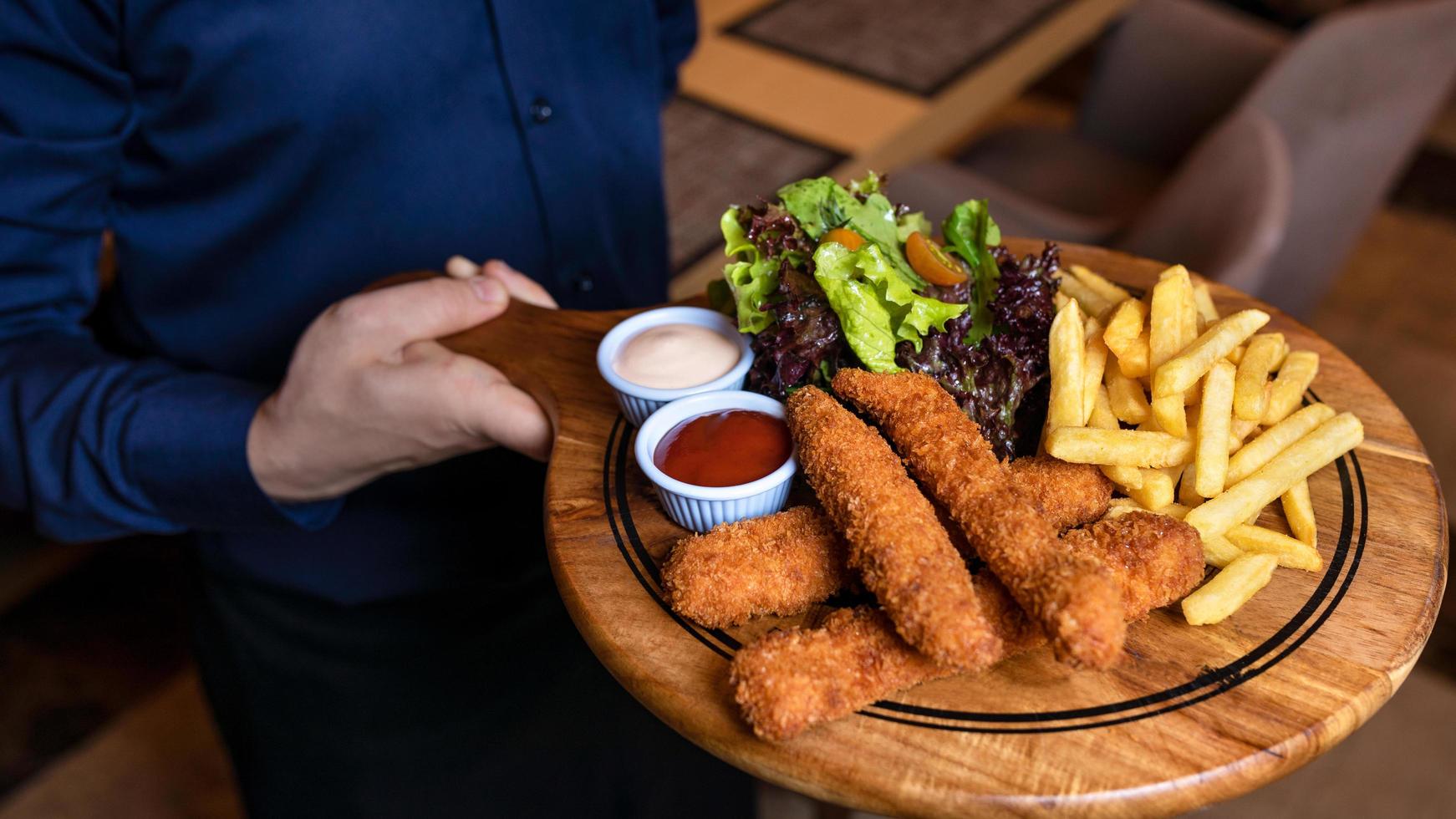 Fisch und Pommes foto